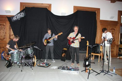 Die „Toni.Eberle.Band“ hat spürbar Freude am Musizieren. str
