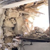 Mit dem Auto durch die 200-jährige Wand