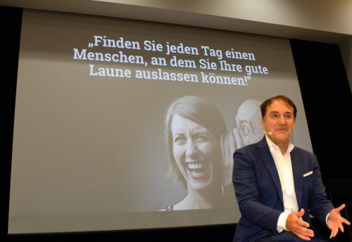 Dr. Roman Szeliga brachte seine Zuhörer beim Vortrag nicht nur zum Lachen, sondern auch zum Nachdenken. stp