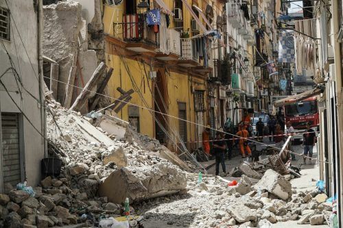 Ein dreistöckiges Wohngebäude ist am Sonntag in der Küstenstadt Torre del Greco in der Nähe Neapels eingestürzt. Fünf Menschen wurden verletzt. AFP