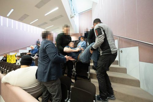 Einsatz für den Verfassungssschutz im Landtag. Wie sich jetzt herausstellte, war dieser wohl rechtswidrig: Das gesteht die Polizei selbst ein. Hartinger