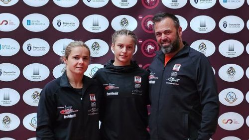 Elena Gassner mit Trainerin Oleksandra Kogut und weiterem ÖRV-Funktionär. KSV Götzis