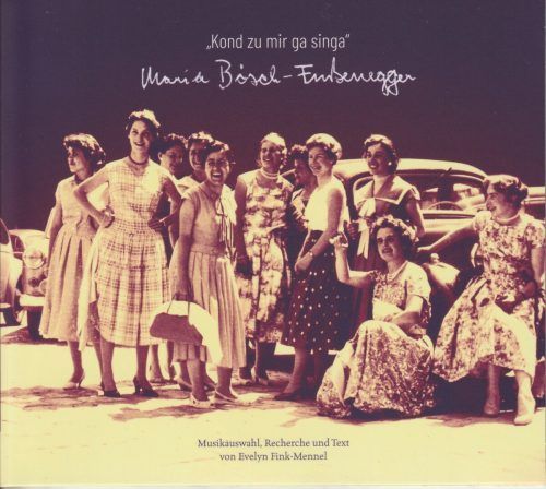 Evelyn Fink-Mennel hat für die CD 16 Stücke mit Lustenauer Volks- und Brauchliedern, die man „bim Bänkle“ gesungen hat, ausgesucht.     Kulturfoto Bimminger