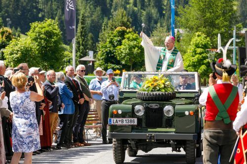 Festgottesdienst und Fahrzeugsegnung erfolgte durch Bischof Benno Elbs. VLK