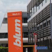 Gegenwind für Blum: Beschlägehersteller mit Umsatzminus. »D1