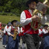 Jubiläumsumzug in Schnepfau sorgte bei Tausenden für Begeisterung. »A3