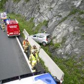 Gegen Hang geschleudert