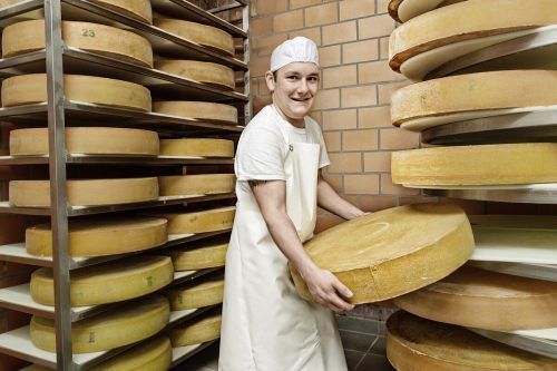 Florian Lang produziert besten Vorarlberger Bergkäse.  FA