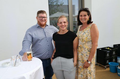 Heimo Lindner und Magdalena Raich (Donau Versicherung) und Iris Seewald (Arbeiterkammer).