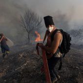 Kampf gegen die Flammen dauert an