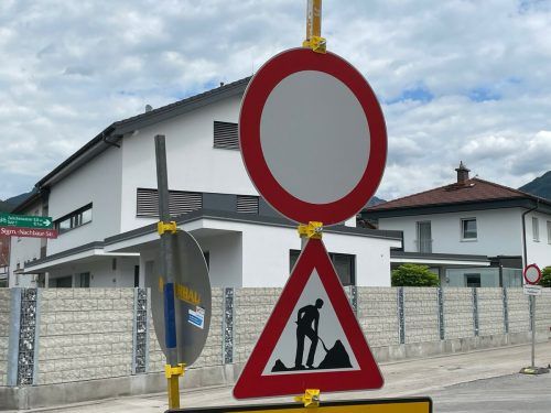 In der Gemeinde Sulz stehen in nächster Zeit mehrere Straßensperren an.  VN/HE