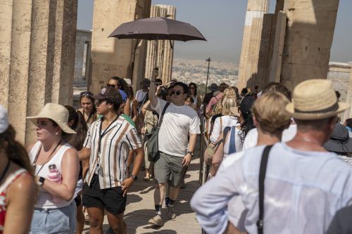 In Griechenland sollen Sehenswürdigkeiten wie die Akropolis stundenweise geschlossen werden, wenn es zu heiß wird.  AP