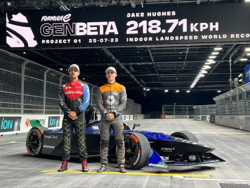 Jake Hughes (r.) und Lucas di Grassi waren abwechselnd im selben Auto auf Rekordjagd. Rts