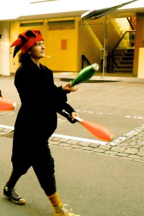 Johanna Schlenker hat 2019 ihr Zertifikat als Zirkustrainerin gemacht.