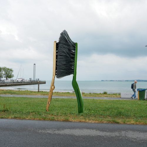 Jonuzis Skulptur existiert momentan nur als digitale Fotomontage.   Jonuzi