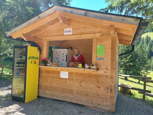 Karin Bosshard betreibt diese Saison einen Kiosk beim Alpengasthaus Rellstal.