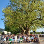 Sommerkirche startet mit Molomesse am See