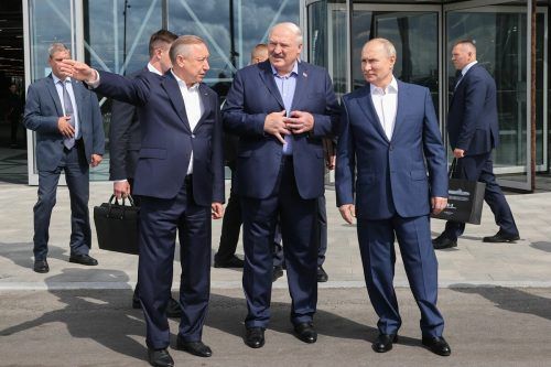 Lukaschenko traf Putin gestern in St. Petersburg. AFP
