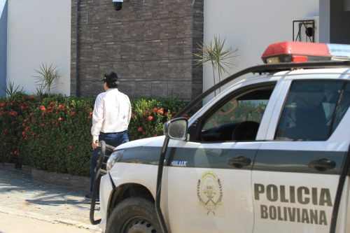 Mehr als 2000 Polizisten sind im Einsatz, um den Drogenboss zu finden. ap