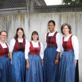 Fröhliches Sommerfest im Vorderlandhus