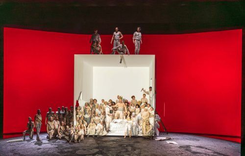Mit der Inszenierung von Giuseppe Verdis „Ernani“ in der Regie von Lotte de Beer erlebte das Publikum im Festspielhaus den Saisonauftakt der Festspiele. Stiplovsek Dietmar pauschal