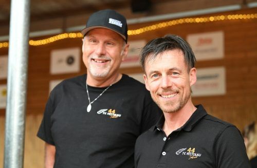 Moderator Dieter Nußbaumer (l.) mit TC Hittisau-Obmann Christian Baldauf.