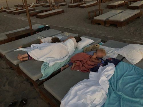 Nachtlager unter freiem Himmel. Die Röschs übernachteten mit ihren zwei kleinen Kindern zwei Mal am Strand.