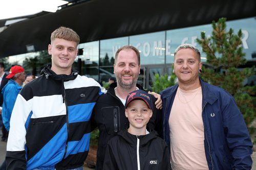 Patrik Nickel aus Götzis mit seinen Söhnen Ryan, Noel und seinem Schwager Patrik zu Besuch in Spielberg.