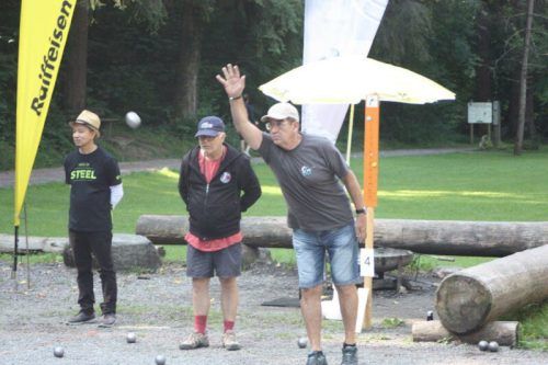 Rankweil-Gemeinderat Helmut Jenny spielt im Montfortcup mit seinem Schwiegersohn und mit seinem Enkel.  VN-TK