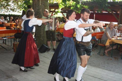 Rhythmus und Lebensfreude: Trachtengruppe Rankweil begeistert mit mitreißenden Auftritten.