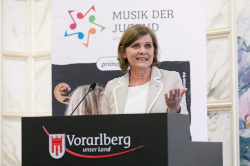 Schullandesrätin Barbara Schöbi-Fink: Sommerschule auf Schiene.  VLK
