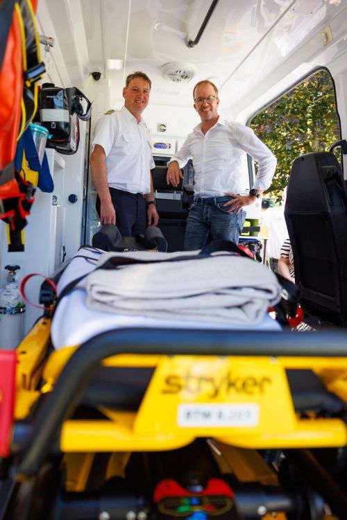 Segnungsfeier der beiden Rettungsfahrzeuge des Samariterbundes. VLK