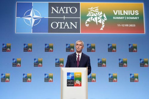 Stoltenberg zufolge verzichtet das Bündnis auf das sonst übliche Prozedere.  AP