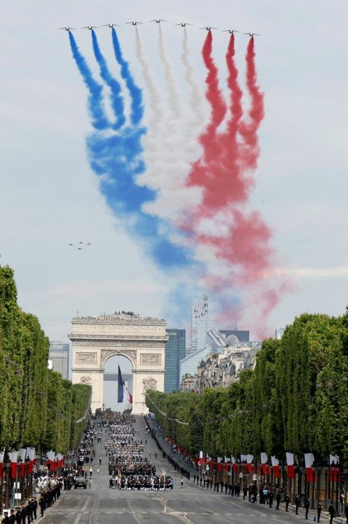 Traditionell findet am 14. Juli eine Militärparade in Paris statt.  AFP