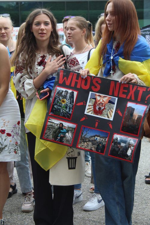 Unterstützung sichtbar gemacht: Plakate und Banner auf der Demonstration.  Irina Okhremenko