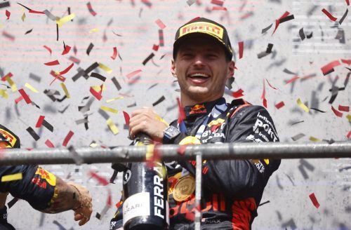 Verabschiedet sich mit einem Lachen in die Sommerpause: Max Verstappen. ap