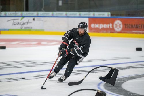 Volle Power bei Alexander Pallestrang und Co. in der ersten Trainingswoche auf Eis. Rhomberg/3
