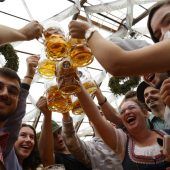 Aufbau für die „XXL-Wiesn“ gestartet