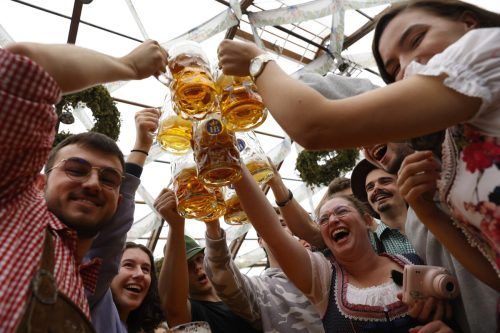 Vom 16. September bis zum 3. Oktober wird auf der Wiesn wieder gefeiert.  dpa