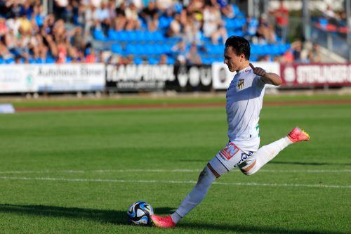 Vom Punkt erzielte Lukas Fridrikas seinen 17. Bundesliga-Treffer für Austria Lustenau - und sicherte dadurch einen Punkt. GEPA