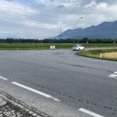 Vollsperre leitet Lkw durch Blumenegg