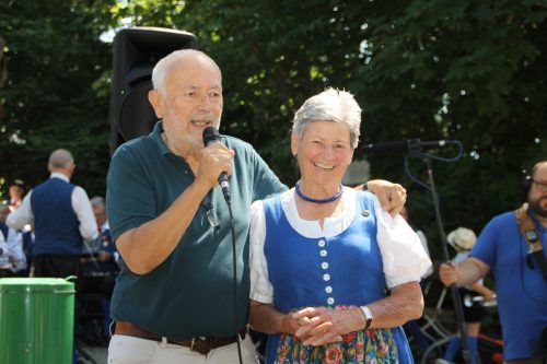Wildpark-Präsident Wolfgang Burtscher und Kristl Moosbrugger vom Hotel Post in Lech.