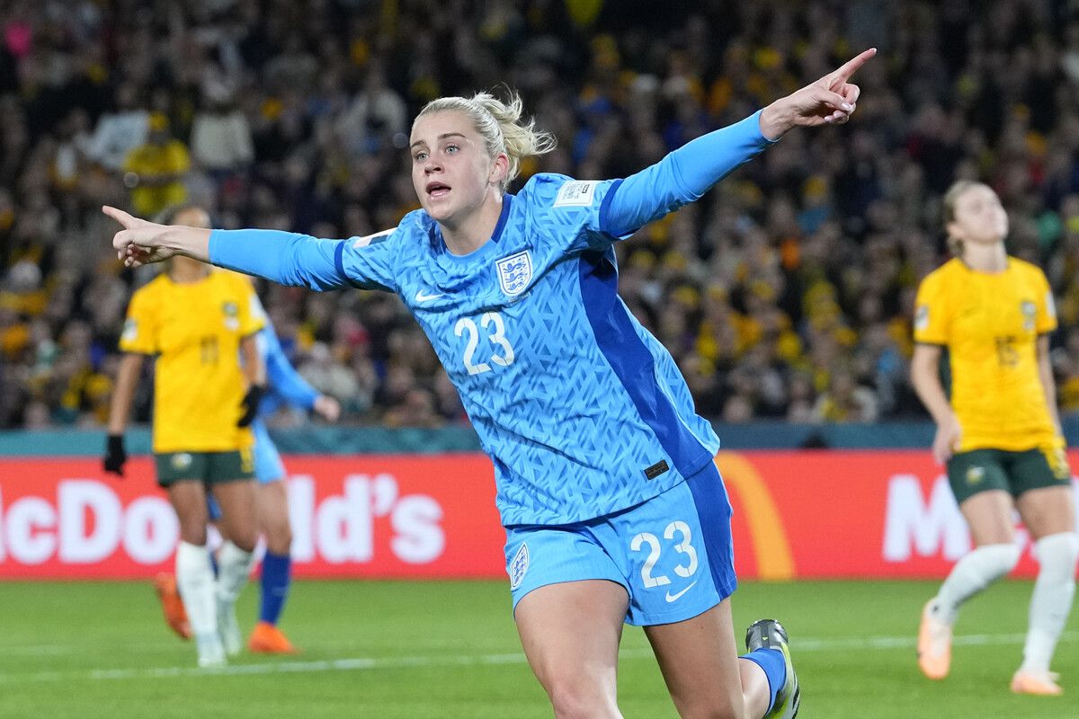 Alessia Russo sorgt mit dem 3:1 für die Entscheidung, der Jubel über den Finaleinzug bei England ist groß.AP