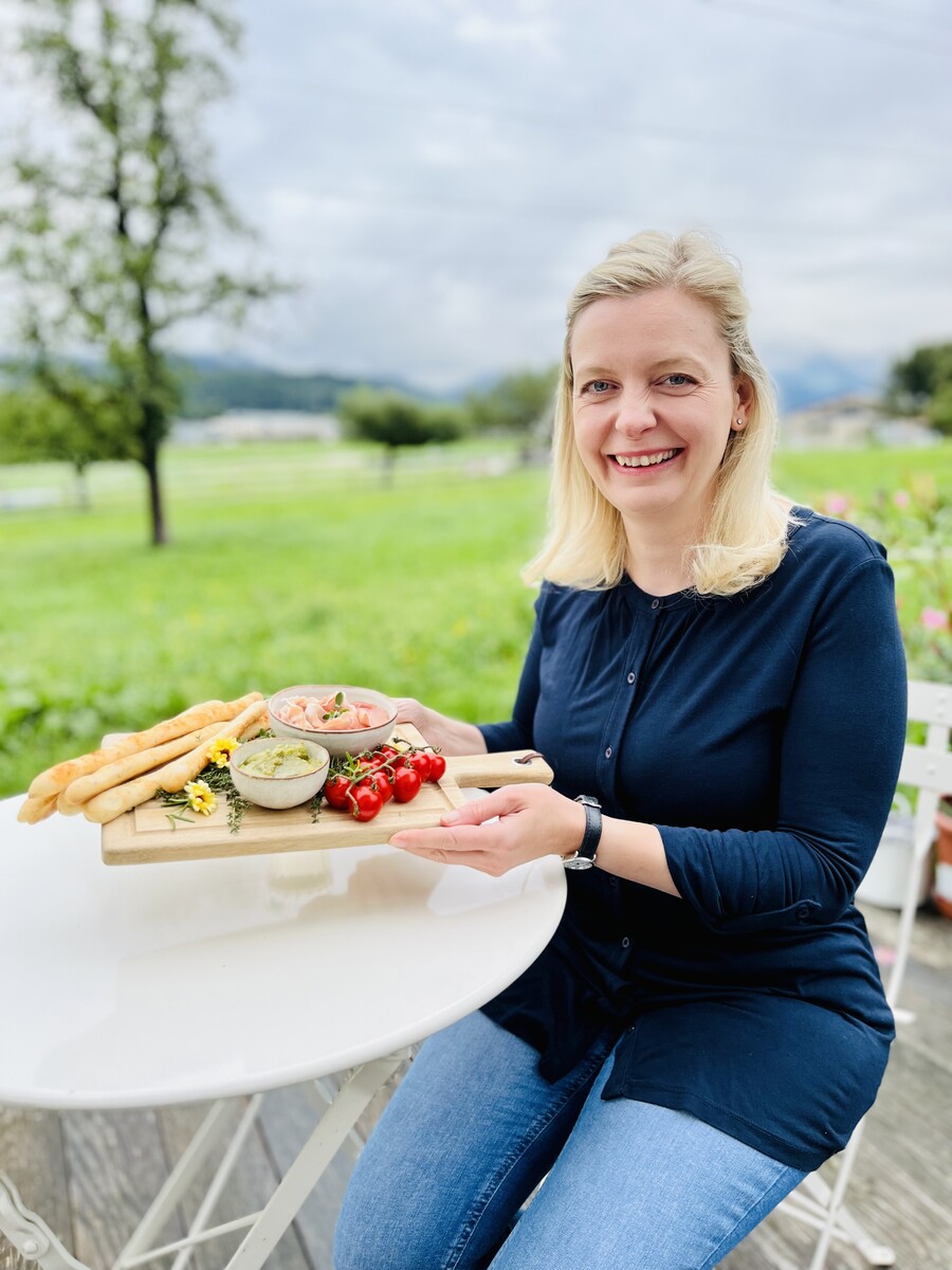 Alexandra genießt das Essen.AFB (3)