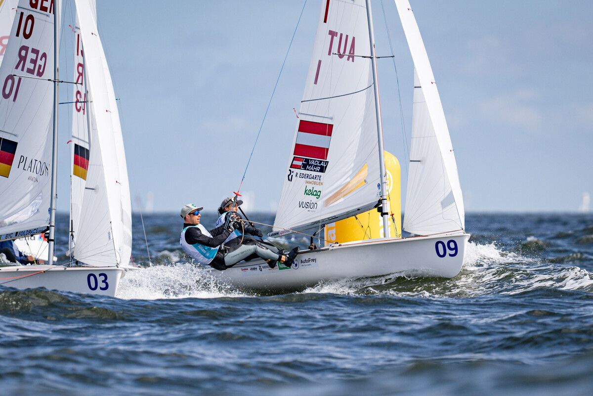 Am Ende wurde es für Lukas Mähr und Lara Vadlau nur der vierte WM-Platz im 470er - das Olympiaticket haben die beiden trotzdem in der Tasche.OeSV/Dominik Matesa