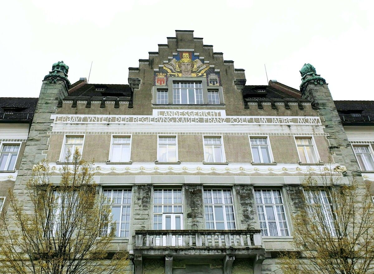 Der Angeklagte warf seiner 31-jährigen Konkurrentin am Landesgericht Feldkirch vor, ihm seine Mitarbeiter auf unmenschliche Art und Weise abgeworben zu haben.APA