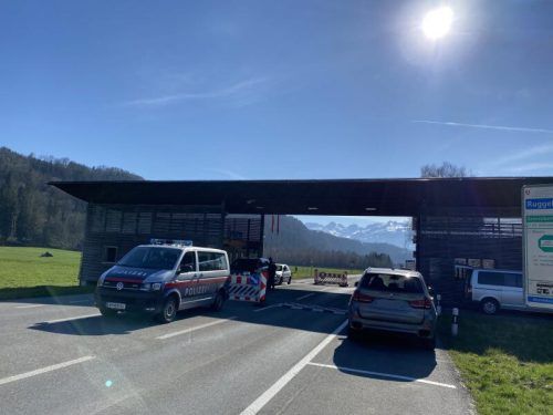 Am Grenzübergang Nofels/Ruggell staunten die Zöllner bei einer Fahrzeugkontrolle nicht schlecht.  symbol/vn