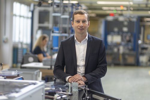Angelo Holzknecht prüft, ob man geschädigt wurde.  VN/Paulitsch