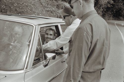 Anhaltende Uneinigkeit innerhalb der Großen Koalition in der Causa Habsburg ermöglichte es Otto Habsburg jedoch erst 1966 Österreich offiziell zu besuchen. Auf dem Weg zu seiner Mutter nach Chur reiste er über Riefensberg nach Vorarlberg ein.