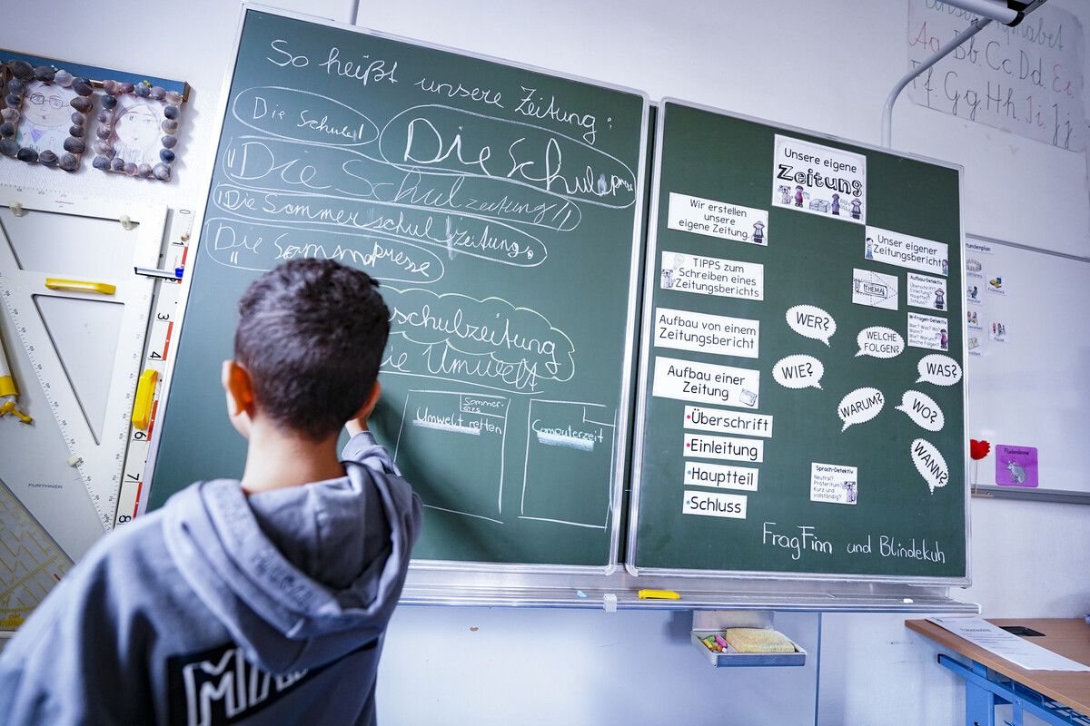 Die Sommerschule findet in den letzten beiden Ferienwochen statt. Für viele Kinder soll das bisher freiwillige Angebot 2026 verpflichtend werden. ⇒APA/Manhart